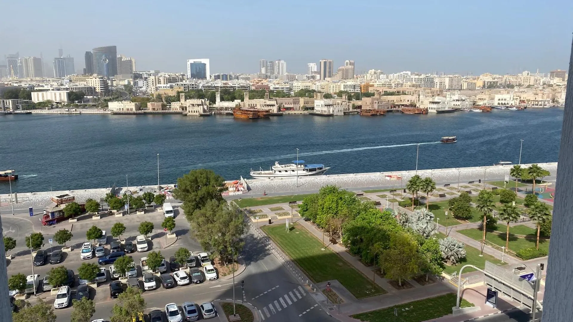 Bed & Breakfast Wow Amazing Burjkhalifa,Sea,Sunset,Ship,Park View,Only Male Hostel-Airport,Metro,Mall,Golf,Bus,Park Near Dubai United Arab Emirates