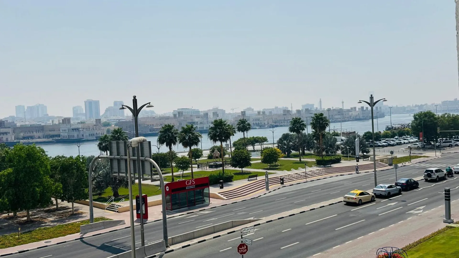 Bed & Breakfast Wow Amazing Burjkhalifa,Sea,Sunset,Ship,Park View,Only Male Hostel-Airport,Metro,Mall,Golf,Bus,Park Near Dubai United Arab Emirates
